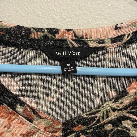 Well Worn Super Soft V Neck Floral Long Sleeve Shirt. Size M - Picture 3 of 5